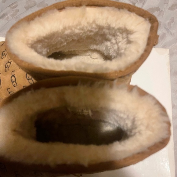 ugg boots . - Picture 4 of 5
